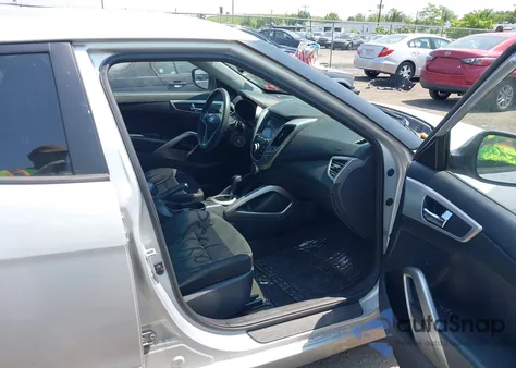 2013 Hyundai Veloster Base W/Black from USA, damaged, VIN KMHTC6AD7DU173789